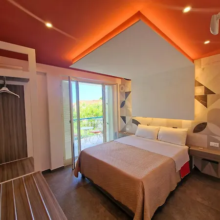 Mongibello Palace فندق مبيت وإفطار مونديلّو