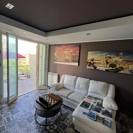 Mongibello Palace فندق مبيت وإفطار