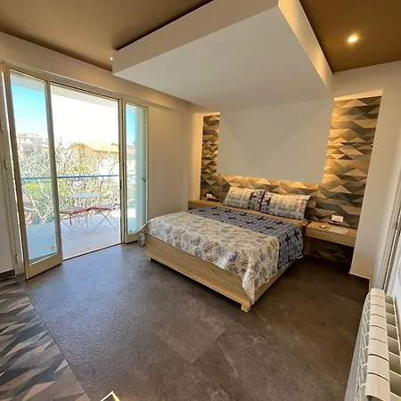 Mongibello Palace Nocleg ze śniadaniem 3*