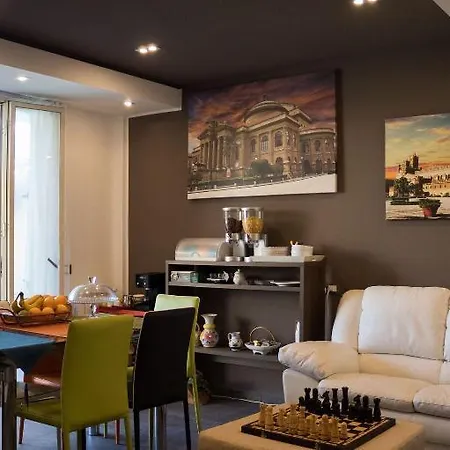 Mongibello Palace B&B 몬델로