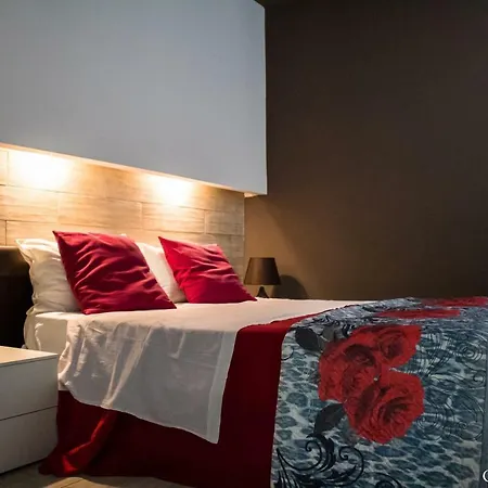 Mongibello Palace B&B 몬델로