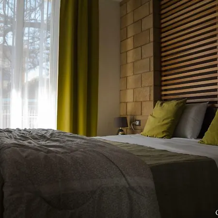 Mongibello Palace 3* 몬델로