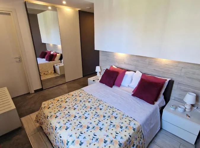 Mongibello Palace 住宿加早餐酒店 蒙德罗