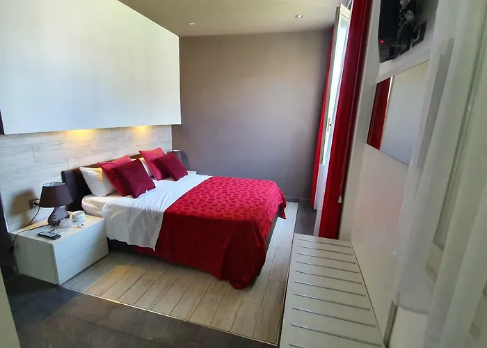 Mongibello Palace 住宿加早餐酒店 蒙德罗