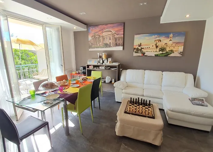 Mongibello Palace 住宿加早餐酒店